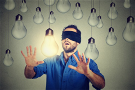 青光眼,關(guān)燈玩手機(jī),青光眼癥狀,青光眼治療 青光眼,關(guān)燈玩手機(jī),青光眼癥狀,青光眼治療