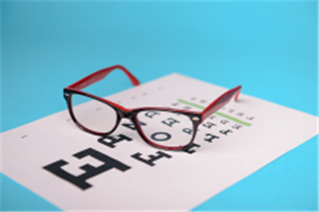 近視,假性近視,不想戴眼鏡,近視手術,角膜塑形鏡 近視,假性近視,不想戴眼鏡,近視手術,角膜塑形鏡